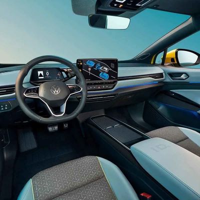 ในสต็อกรถยนต์ EV SUV Volkswagen ID4 X ที่จอดรถอัตโนมัติระยะ 600 กม. สำหรับครอบครัว