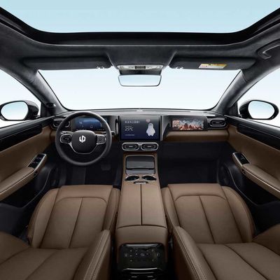 Leapmotor C01 500KM Electric Sedan ขับเคลื่อนสองล้อความเร็วสูงสำหรับการเดินทางของครอบครัว