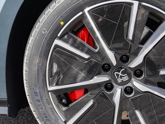 รุ่นรถยนต์ 601km ระยะทาง 83.2kWh ความจุแบตเตอรี่ AWD รถชาร์จเร็ว