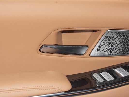 รุ่นรถยนต์ 601km ระยะทาง 83.2kWh ความจุแบตเตอรี่ AWD รถชาร์จเร็ว