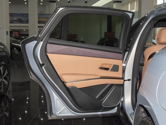 รุ่นรถยนต์ 601km ระยะทาง 83.2kWh ความจุแบตเตอรี่ AWD รถชาร์จเร็ว