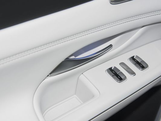 2025 Xpeng G9 รถยนต์ SUV ไฟฟ้าครบถ้วน ขนาดแบตเตอรี่ 93.1kWh ความจุ 423kW แรงมอเตอร์สูงสุด 680km ระยะทางยาวและชาร์จเร็วด้วยหลังคาแดด